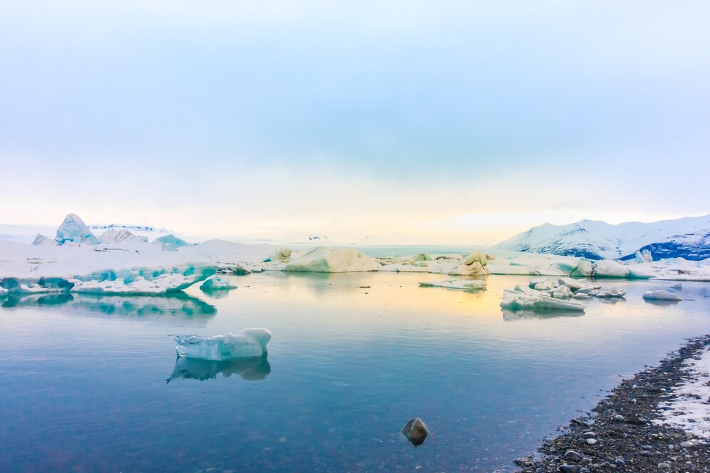 icebergs-glacier-lagoon-iceland_1232-4670 (1)